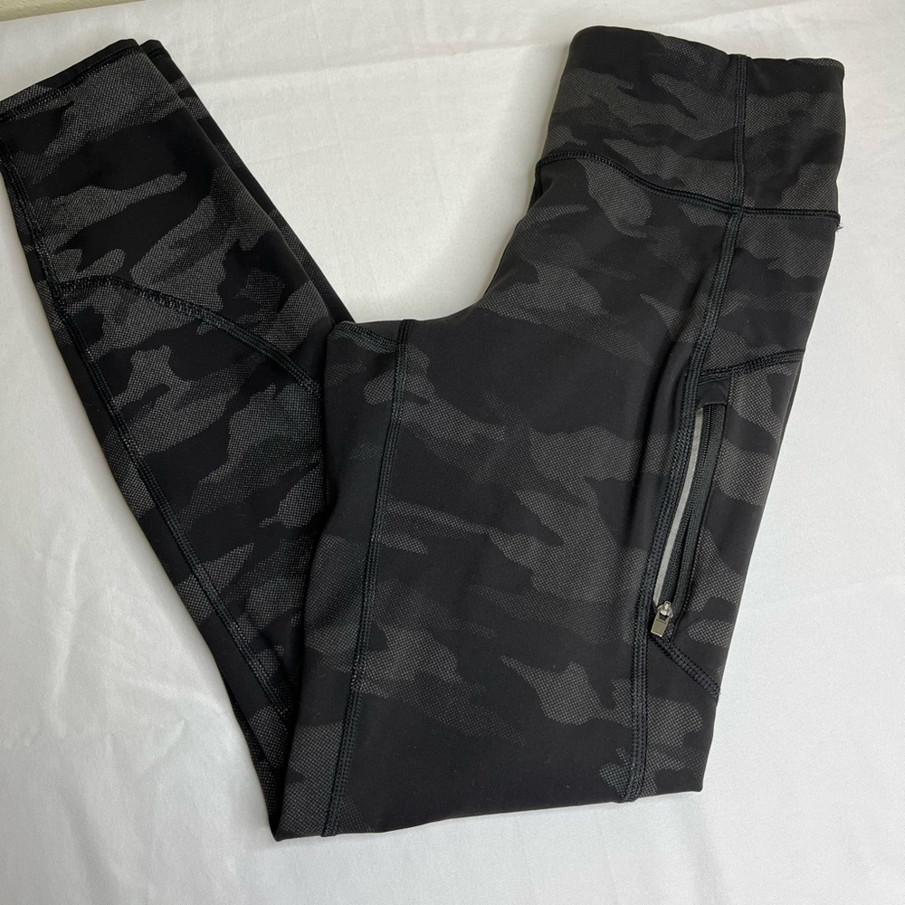 Athleta women’s size Xs black Camo leggings